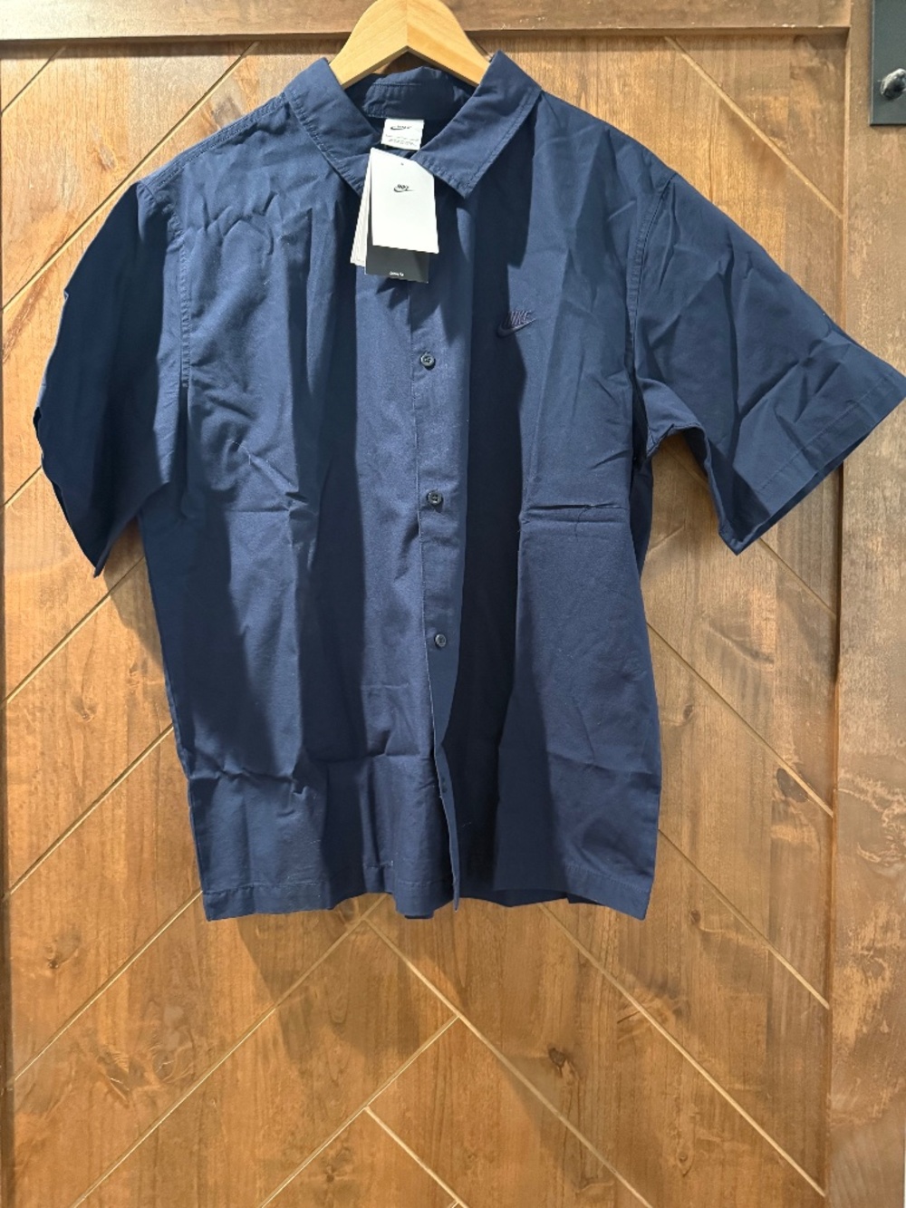 NWT Men’s Short Sleeve Button Up NIKE (L)